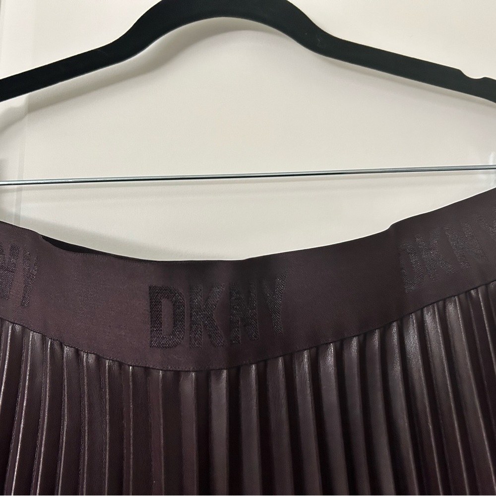 DKNY Faux Leather Pleated Mini Skirt with Logo Waistband - Picture 8 of 15